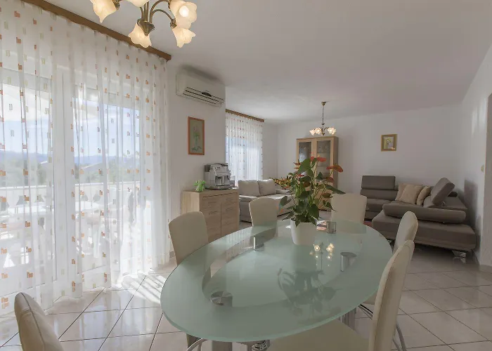 Appartement Hundefreundliches Nur 470 Meter Zum Mit Babybett Und Meerblick Povile