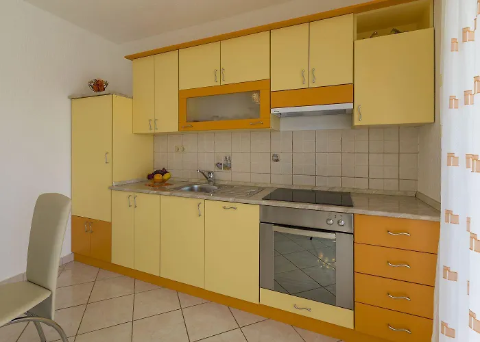 Hundefreundliches Nur 470 Meter Zum Mit Babybett Und Meerblick Appartement Povile
