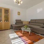 Hundefreundliches Nur 470 Meter Zum Mit Babybett Und Meerblick * Povile