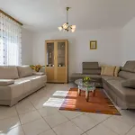 Hundefreundliches Nur 470 Meter Zum Mit Babybett Und Meerblick Appartement Povile