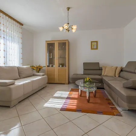 Hundefreundliches Nur 470 Meter Zum Mit Babybett Und Meerblick Apartment Povile