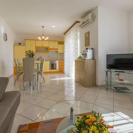 Apartment Hundefreundliches Nur 470 Meter Zum Mit Babybett Und Meerblick Povile