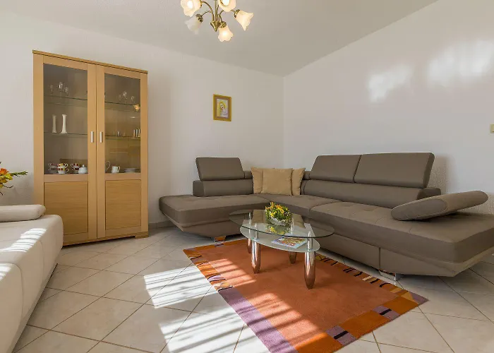 Hundefreundliches Nur 470 Meter Zum Mit Babybett Und Meerblick * Povile