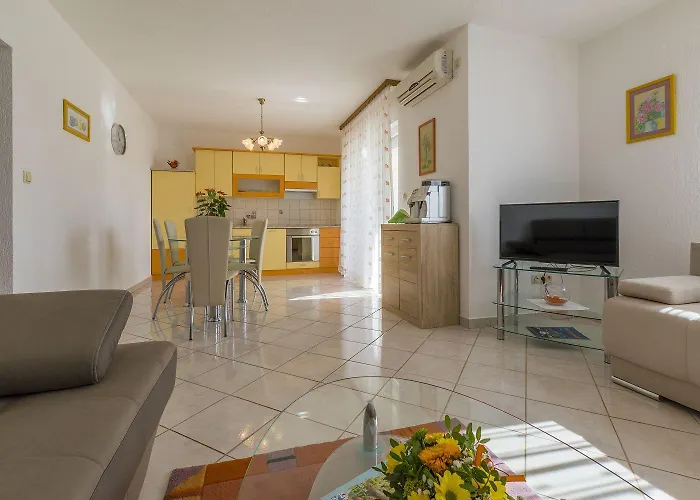 Apartment Hundefreundliches Nur 470 Meter Zum Mit Babybett Und Meerblick Povile