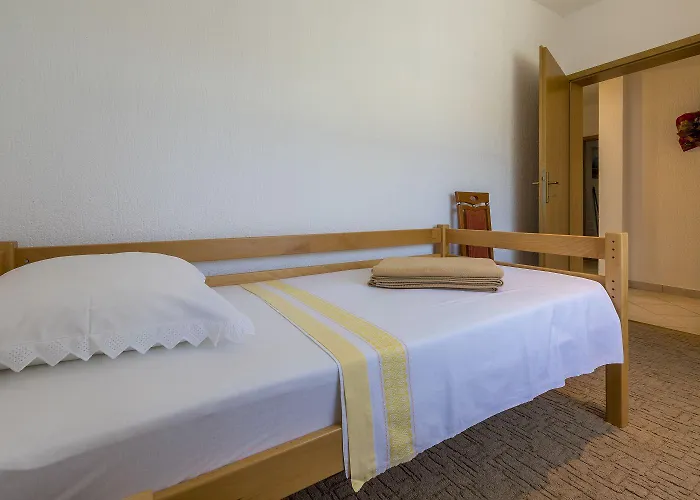 Hundefreundliches Nur 470 Meter Zum Mit Babybett Und Meerblick Povile